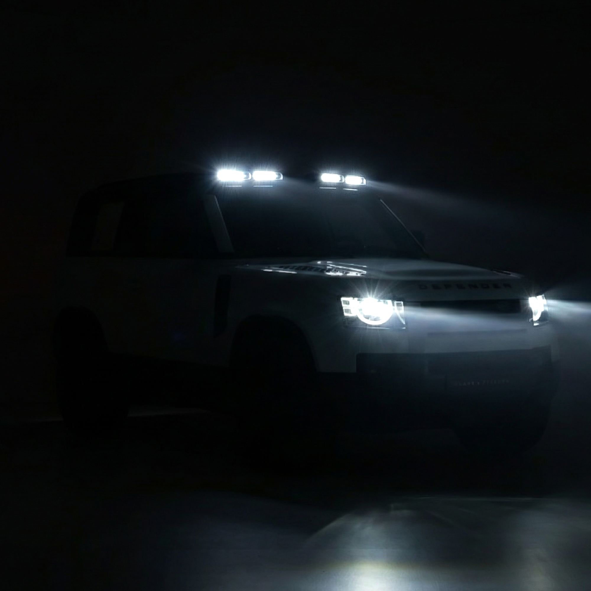 Defender Ledbar verstralers op dak